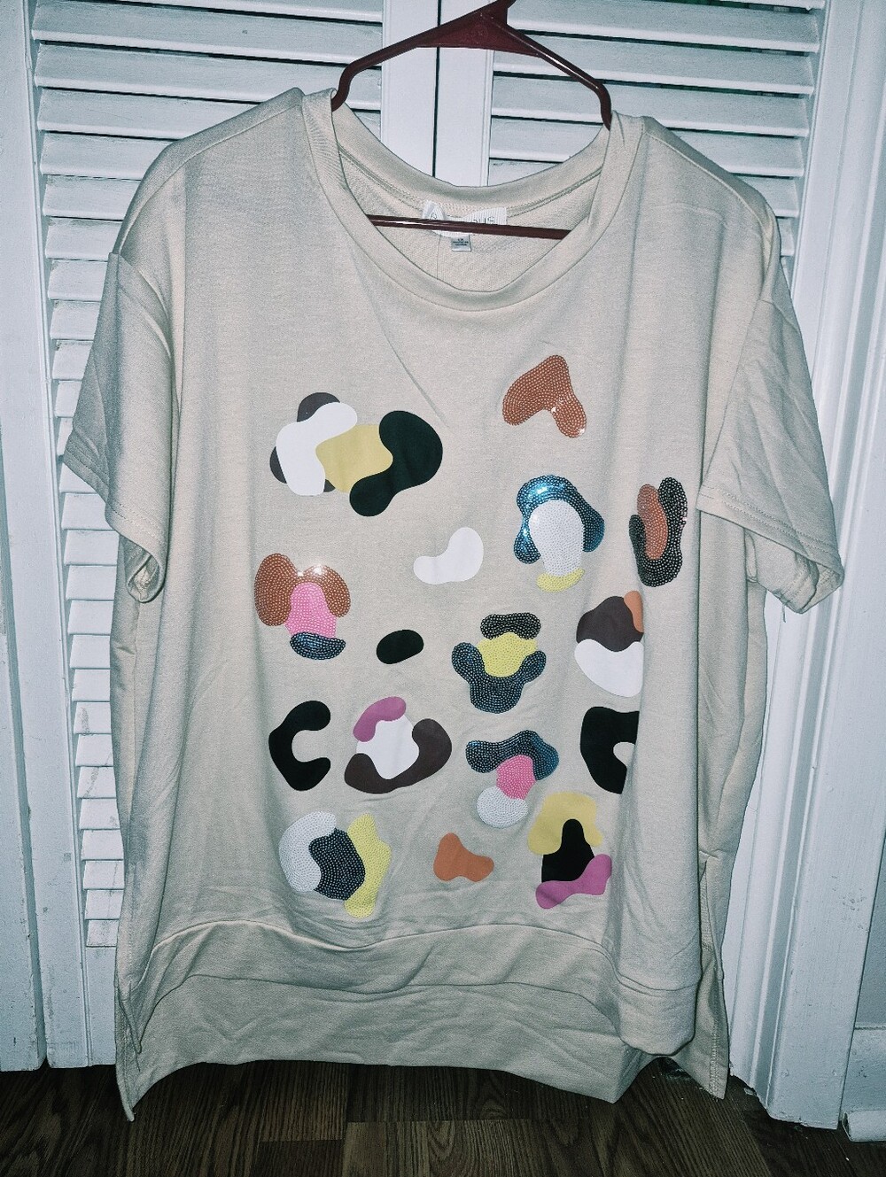 Women’s Beige Graphic Short Sleeve Top with Colorful Prints